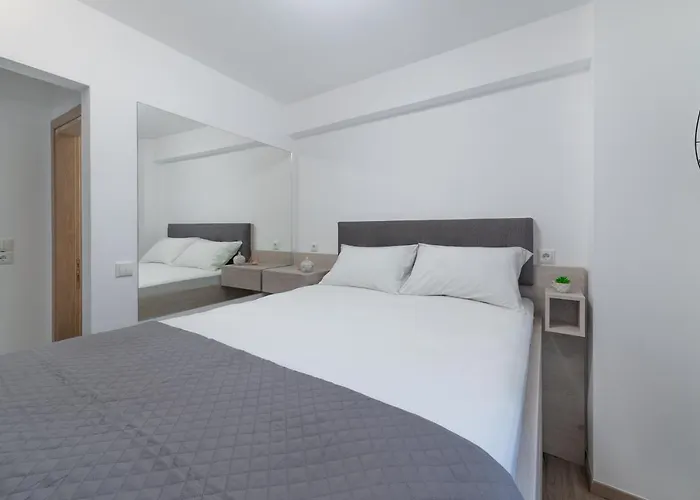 Lydia\'S Apartment